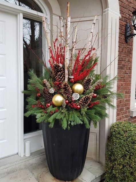 Diy Christmas Planters Front Porches, Winter Pots Outdoor Front Doors, Porch Pots, Winter Planters, Christmas Planter, Christmas Urns, Outdoor Christmas Planters, Christmas Garden Decorations, Outside Christmas Decorations