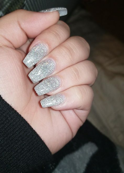 Sparkly silver acrylic nails Prom Nails Acrylic, Prom Things, Hoco 2022, Sparkly Acrylic Nails, Prom Nails French, Bridesmaid Nails, Silver Acrylic Nails, Dance Nails, Hoco Inspo