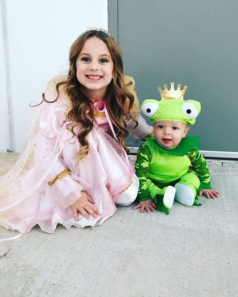 The Princess and the Frog Sibling Halloween Costumes Boys, Brother Sister Halloween Costumes, Sister Halloween Costumes, Sibling Halloween Costumes, Teenage Halloween Costumes, Sister Costumes, Sibling Costume, Halloween Costumes For 3