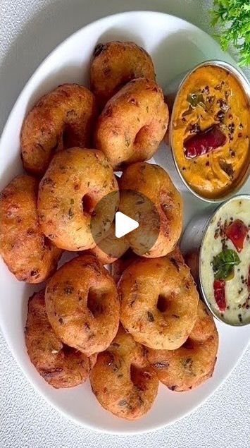 Suji Ka Nasta Recipe, Mendu Wada Recipe, Suji Breakfast Recipes, Suji Recipes Indian, Suji Recipe, Medu Vada Recipe, Medu Vada, Poha Recipe, Vada Recipe