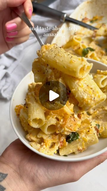 Yasmin | By The Forkful on Instagram: "baked feta pasta with butternut squash and heaps of fresh basil 💕 such a perfect easy recipe for when you want something full of flavour but with hands off cooking time.   Enjoy!   #bakedfetapasta #bakedfeta #fetapasta #onepotpasta #vegetarianeats" Feta Pasta Bake, Pasta With Butternut Squash, Pasta With Feta, Easy Entertaining Food, Dorm Recipes, Baked Feta Pasta, Dorm Food, Butternut Squash Pasta, Baked Feta