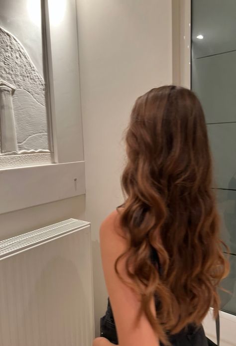 Light Brown Wavy Hair Aesthetic, Long Light Brown Hair Aesthetic, Brown Hair Aesthetic Faceless, Brown Hair Perm, Light Brown Hair Aesthetic, Long Hair Light Brown, Caroline Aesthetic, Long Light Brown Hair, Gwen Aesthetic