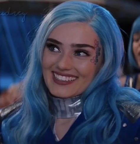 Zombies 3 Addison, Addison Zombies, Zombie Movie, Zombies 3, Channel Outfits, Disney Zombies, Mermaid Hair Color, Movie Pictures, Meg Donnelly