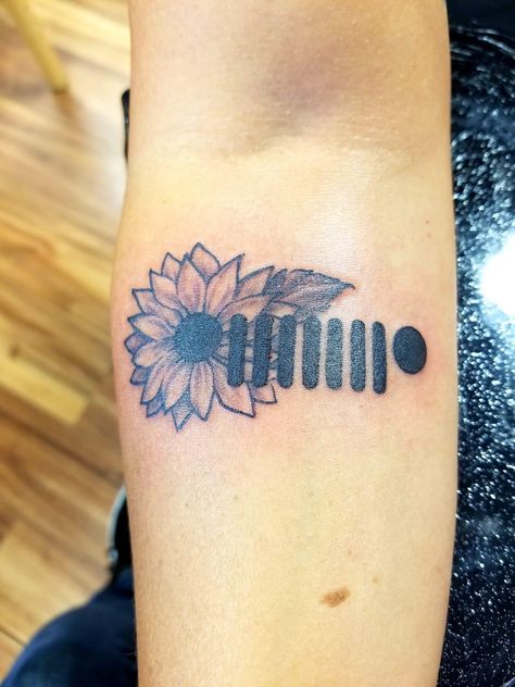 Jeep Grill Tattoo, Jeep Tattoo Ideas, Jeep Tattoos For Women, Jeep Tattoos, Brazilian Tattoo, Jeep Tattoo, Tat Inspiration, Men's Tattoos, Shoulder Tats