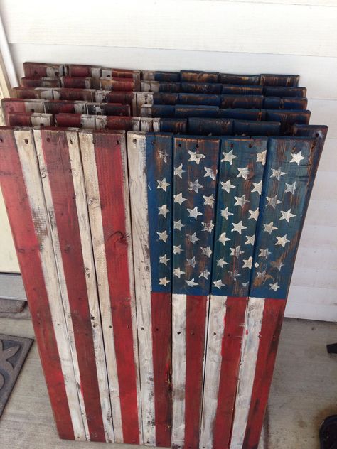 Pallet Flags, Wood Pallet Crafts, Pallet Flag, Americana Crafts, Rustic Americana, 4th July Crafts, American Flag Wood, Wooden Flag, Wood Flag