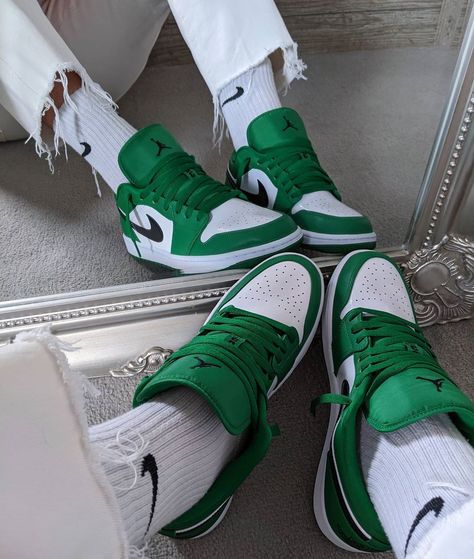 Jordan 1 Low Pine Green, Nike Air Jordan Shoes, Jordan Sneaker, Nike Fashion Shoes, Jordan Shoes Girls, Shoes Heels Classy, Shoes Sneakers Jordans, Nike Shoes Jordans, Shoes Sneakers Nike