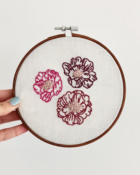 Peonies Embroidery, Embroidered Peonies, Peony Embroidery, Contemporary Graphic Design, Cotton Frocks, Macrame Wall Hanging Diy, Contemporary Graphic, Thread & Yarn, Wall Hanging Diy