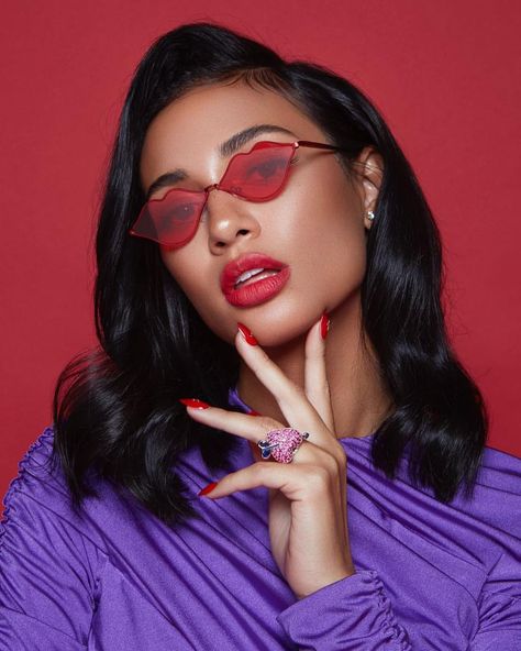 Lip Shapes, Cool Sunglasses, Cat Eye Frames, Sunglasses Branding, Sunglasses Vintage, Sunglass Frames, Red Lips, Square Sunglasses Women, Fashion Sunglasses