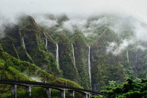 Koolau Mountains Hawaii, Koolau Mountains, Hawaii Theme, Mountain Painting, Beer Design, Heavy Rain, Mountain Paintings, Hawaiian Style, Art Painting Acrylic