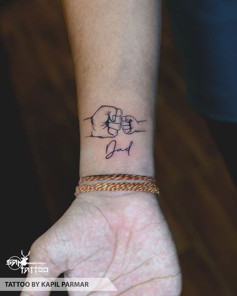 Tatuaje Ekg, Rip Tattoos For Dad, Font Tato, Tattoo Font For Men, Family Tattoos For Men, Father Daughter Tattoos, Baby Tattoo Designs, Tatuagem Masculina Pequena, Father Tattoos