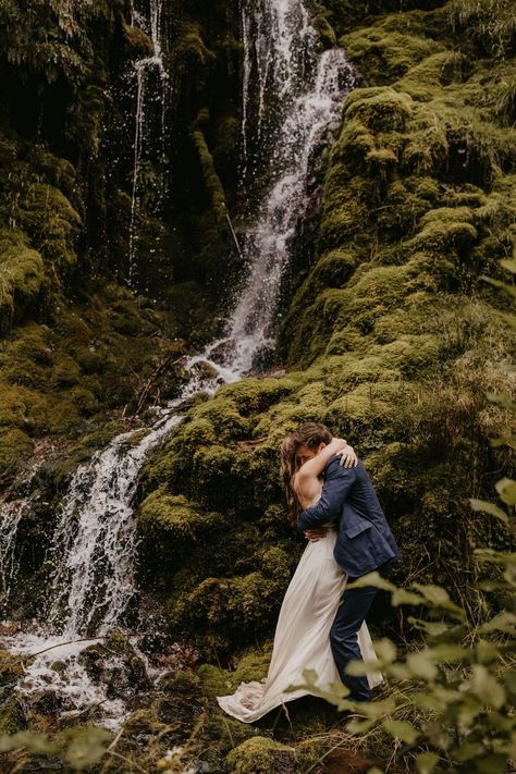 Cottage Core Forest Wedding, Small Forest Elopement, Forest Theme Bridesmaid Dresses, Lake Forest Wedding, Oregon Fall Wedding, Forest Wedding Elopement, Fall Forest Wedding Aesthetic, Woodsy Wedding Aesthetic, Forest Wedding Simple