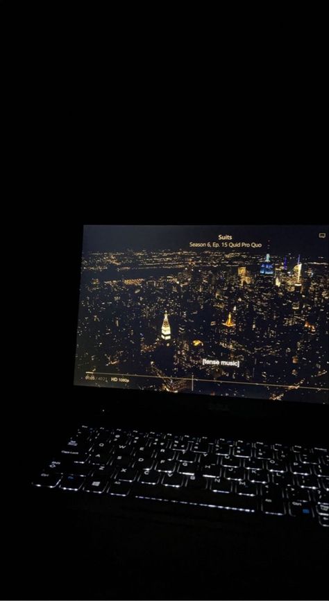 Laptop Movie Snapchat Story Night, Snapchat Stories Night, Netflix And Chill Tumblr, Movie Night Photography, Dark Tumblr, Night Story, Good Night Story, Songs That Describe Me, Dark Background Wallpaper