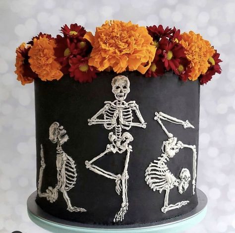 Halloween Cakes Ideas, Halloween Cake Ideas, Spooky Halloween Cakes, Halloween Torte, Pasteles Halloween, Witch Cake, Halloween Deserts, Spooky Cake, Postres Halloween