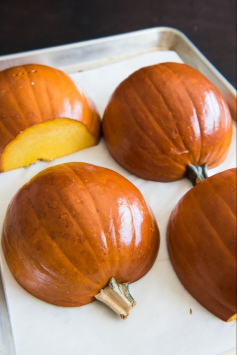 Pumpkin Puree Recipes, Cooking Pumpkin, Pie Pumpkin, Pumpkin Pasta, Homemade Pumpkin Puree, How To Roast, Sugar Pie, Sugar Pumpkin, Homemade Pumpkin