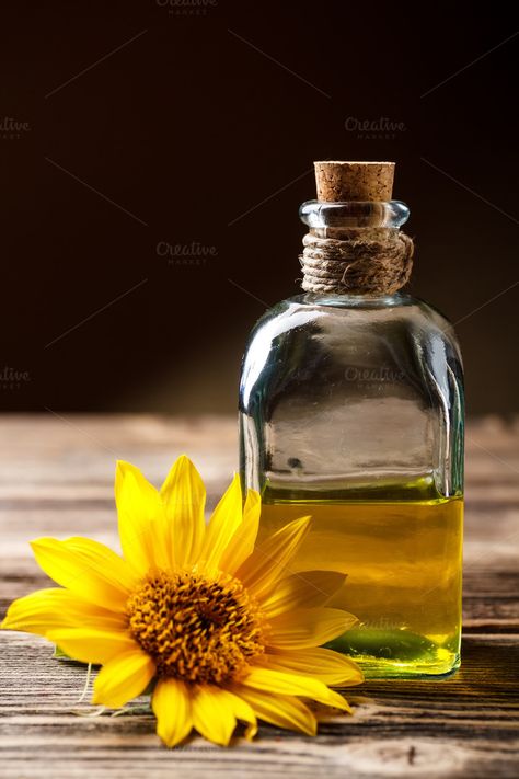 Sunflower Oil Benefits, Oil Image, Sunflower Images, Ad Photography, Bottle Design Packaging, Cold Pressed Oil, Oil Pulling, Edible Oil, Oil Benefits