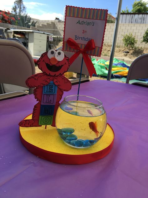 Elmo centerpiece Elmo Centerpieces, Bday Party Ideas, Sesame Street Centerpiece, Sesame Street Birthday Party Ideas Boy, Elmo Birthday Party Boy, Elmo First Birthday, Cookie Monster Birthday, Boys First Birthday Party Ideas, Elmo Birthday Party