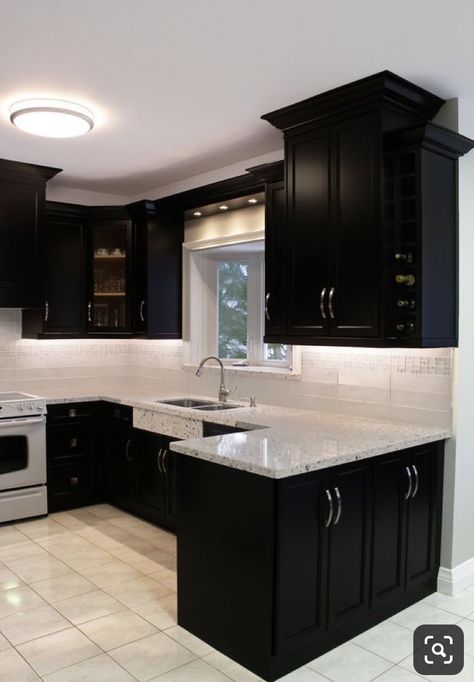 Backsplash With Dark Cabinets, Model Dapur, Black Kitchen Cabinets, Dark Kitchen Cabinets, Kitchen Room Design, Kitchen Inspiration Design, Kitchen Furniture Design, Black Cabinets, Counter Tops