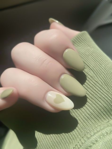 Cottagecore Nails Simple, Matcha Nails, Relatable Friends, Forest Green Nails, Green Nails Designs, Fake Nails Designs, Hello Nails, Gelang Manik-manik, Cute Simple Nails