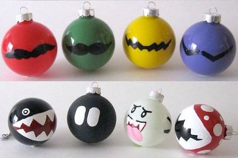 Mario ornaments! DIY! Sapin Diy, Bauble Ideas, Mario Christmas, Nerdy Christmas, Juleverksted For Barn, Geek Christmas, Geeky Craft, Nerd Crafts, Geek Crafts