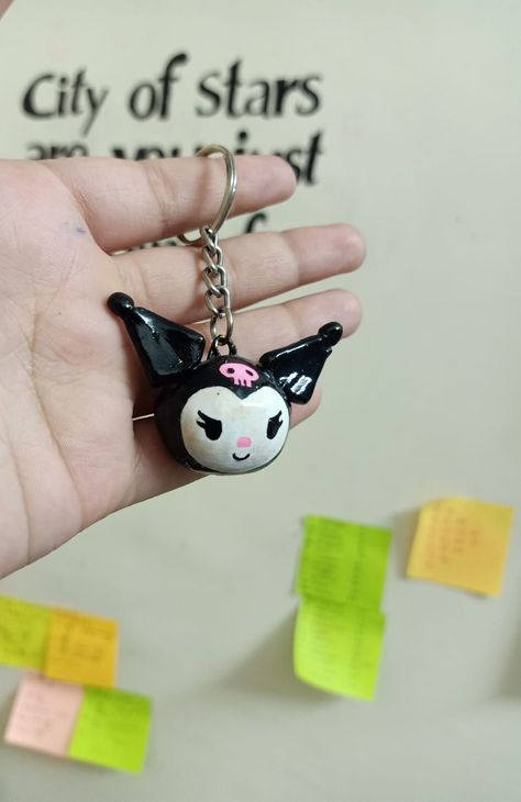 Kuromi Clay, Kuromi Keychain, Clay Keychain, Clay Diy Projects, Clay Polymer, Creative Things, Bodo, Diy Clay Crafts, Diy Clay