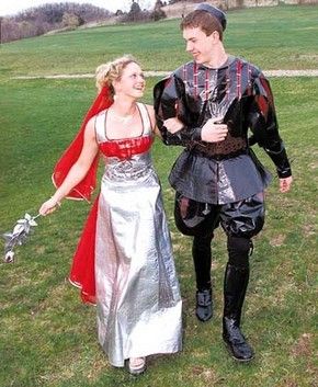 Knight Duct Tape Costumes, Duck Tape Dress, Duct Tape Clothes, Worst Prom Dresses, Prom Photo Poses, Prom Dress Fails, Duct Tape Dress, Couple Prom, Money Dress