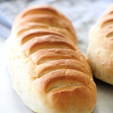 Easy Homemade French Bread Recipe - Six Sisters' Stuff French Breads, Homemade French Bread, Yummy Bites, French Bread Recipe, Italian Night, Six Sisters Stuff, Random Recipes, Six Sisters, Dough Recipes