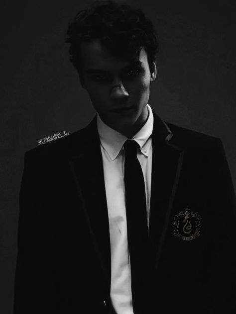 Marcus Lopez Icons, Benjamin Wadsworth Wallpaper, Matteo Riddle, Benjamin Wadsworth Photoshoot, Slytherin Gang, Hp Characters, Marcus Lopez, Theodore Nott, Barrow In Furness