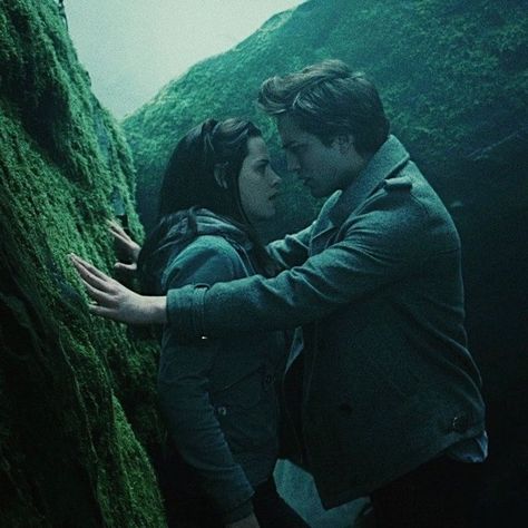 Bella Y Edward, Twilight 2008, Twilight Edward, Twilight Photos, Twilight New Moon, Twilight Film, Edward Bella, Twilight Pictures, Twilight Series