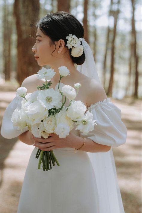 Single Stem Bride Bouquet, Modern White Rose Bouquet, Micro Wedding Bouquet, Simple White Bridal Bouquet, Simple Elegant Wedding Bouquet, Entourage Bouquet, Cosmo Bouquet, Bridal Bouquet Elegant, Simple Bridal Bouquet