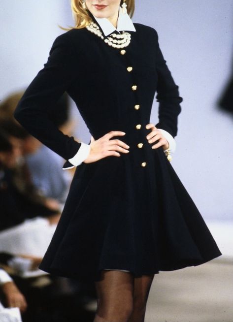 90s Runway Fashion, Runway Fashion Couture, Vintage Runway, Mode Chanel, Runway Outfits, 1990s Fashion, Christy Turlington, 90s Grunge, Donna Karan