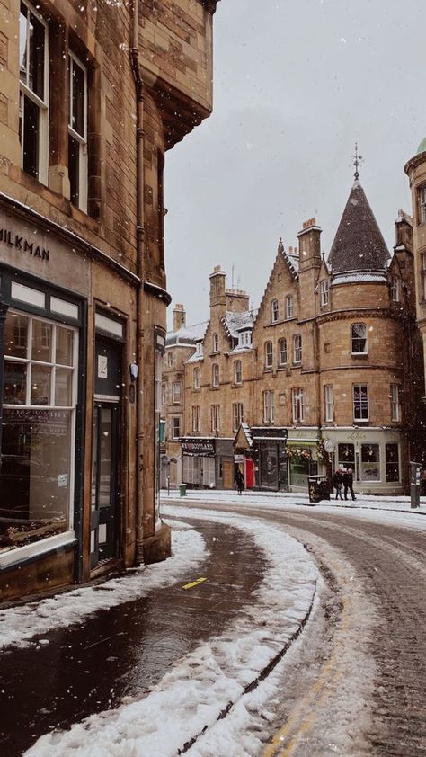 https://mylittlewildlings.com/tea-shop-journals-the-milkman-edinburgh/ Rain Lover, The Milkman, Starting School, Work With Me, Edinburgh Scotland, Scotland Travel, Winter Aesthetic, City Aesthetic, Travel Inspo