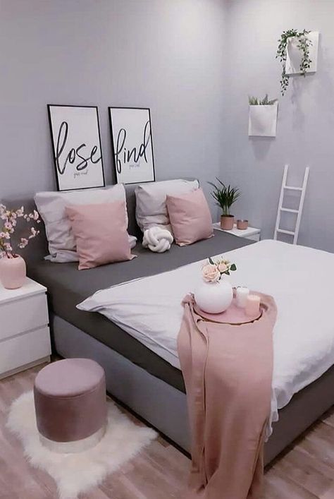 43  Small and Cute Bedroom Designs and Ideas for This Year Cute Bedroom Designs, Gold Bedroom Decor, Cute Bedroom, Bedroom Decor For Teen Girls, Ideas Room, Dekorasi Kamar Tidur, Gold Bedroom, Girl Bedroom Designs, Room Goals