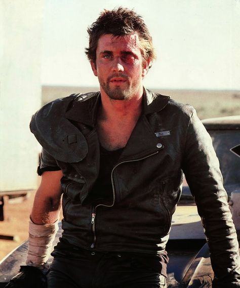 Mel Gibson on the set of Mad Max 2: The Road Warrior (1981). Mad Max Mel Gibson, Mad Max Road, Mad Max 2, Post Apocalyptic Movies, Max Rockatansky, The Road Warriors, Road Warrior, Film Poster Design, Mel Gibson