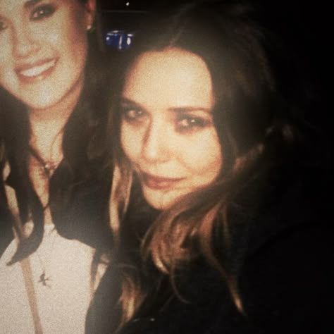 Lizzie Olsen Pfp, Elizabeth Olsen Pfp, Elizabeth Olsen Aesthetic, Lizzie Olsen Icons, Elizabeth Olsen Icons, Witch Gif, The Scarlett Witch, Lizzy Olsen, Mommy Wanda