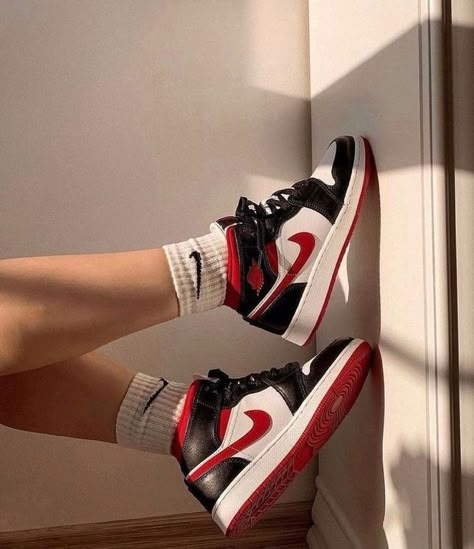 Pretty Sneakers, Cheap Jordan Shoes, Preppy Shoes, Pretty Shoes Sneakers, All Nike Shoes, Cute Nike Shoes, Fresh Shoes, Aesthetic Shoes, Swag Shoes