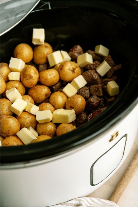 Crock Pot Garlic Butter Beef Bites, Meat Potatoes Crockpot, Crockpot Garlic And Steak Potatoes, Slow Cooker Recipes Steak, Steak Recipes Crockpot Slow Cooking, Steaks And Potatoes, Steak And Garlic Butter, Slow Cooker All In One Meals, Steak Recipes For Crockpot