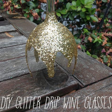 DIY Glitter Drip Wine Glasses! Instructions below:[[MORE]]Who doesn’t love wine! These glasses are perfect for the Wine Mom in us all and work great as party favors! The first time I made mine, I made them for my sister’s bachelorette party because we did Bachelorette Wine Glasses Diy, Alice In Wonderland Wine Glasses, Diy For Sister, Glitter Wine Glasses Diy, Diy Glasses, Make Your Own Wine, Glitter Wine Glasses, Diy Wine Glasses, Beautiful Glasses