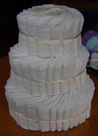 Diy Diaper Cake Tutorial, Diaper Cakes Tutorial, Mesas Para Baby Shower, Diy Diaper Cake, Nappy Cake, Nappy Cakes, Baby Shower Crafts, Baby Shower Diaper Cake, Baby Diaper Cake