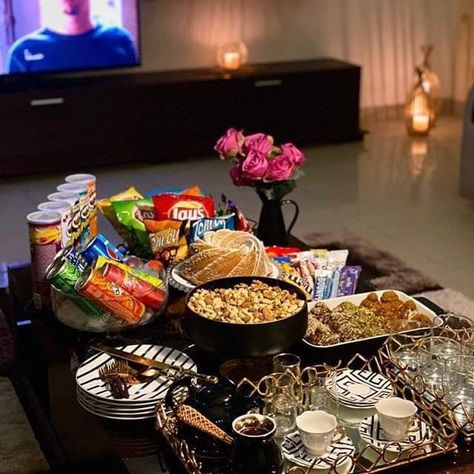 Iftar Party, Movie Night Snacks, Party Food Buffet, Catering Ideas Food, Best Fat Burning Foods, Sleepover Food, Food Drink Photography, Food Displays, Night Snacks