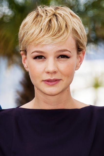 How To Avoid The Awkward Grow-Out Phase #refinery29 https://www.refinery29.com/en-us/how-to-grow-out-haircuts#slide-2 Grow Out Short Hair Stages Ideas, Ash Blonde Hair Pixie, Blonde Hair Pixie, Celebrity Pixie Cut, Side Shave, Brown Pixie Cut, Short Blonde Pixie, Front Pieces, Chemo Hair