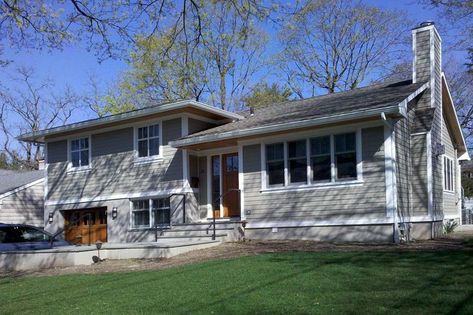 Once A Staple Of The 1970s, Split-Level Homes Are Back In Vogue - Inman Split Level House Exterior, Tri Level House, Split Level Remodel Exterior, Split Level Exterior, Split Level Remodel, Best Exterior Paint, Exterior House Remodel, Ranch Remodel, Split Level House