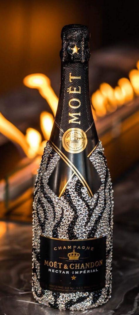 Champagne Decorations Bottle, Decorated Champagne Bottles Birthday, Decorated Champagne Bottles, Rhinestone Champagne Bottle, Glam Bottles, Bling Moet Bottle, Bday Gift For Boyfriend, Glitter Champagne Bottles, Glitter Bottles