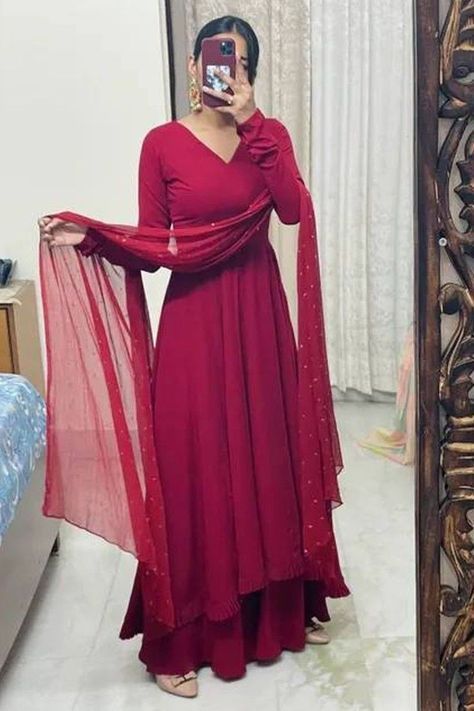 New Year Party Outfit Winter, New Year Party Outfit, Winter Dress Ideas, Party Outfit Winter, Diwali Outfits, New Kurti, Lehenga Designs Simple, Anarkali Dress Pattern, Pakistani Fancy Dresses