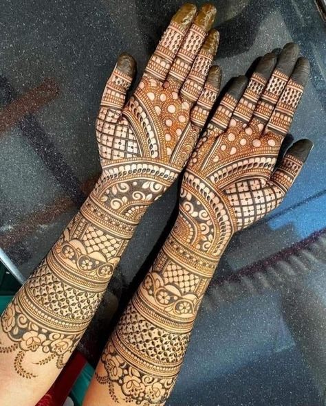 Bhari Hui Mehandi Design, Long Mehndi, Desi Mehndi, Henna Tattoo Designs Arm, Engagement Design, Mehndi Mehndi, Bridal Mehndi Design, Bridal Mehandi, Circle Mehndi