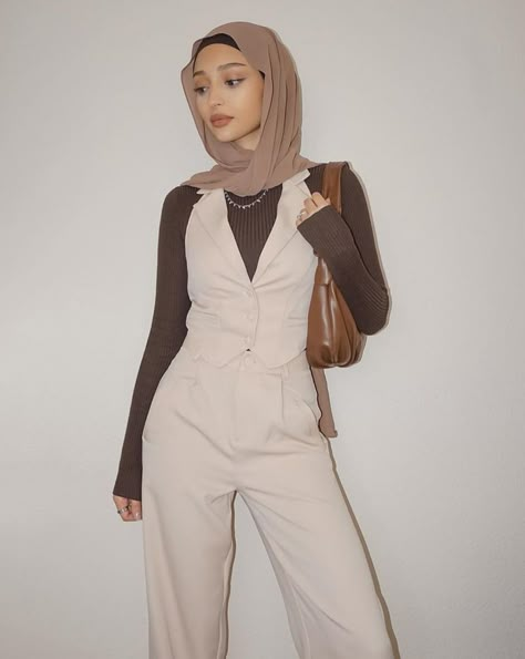 Acubi Fashion Modest, Modest Acubi Fashion, Stile Hijab, Style Hijab, Muslim Fashion Hijab Outfits, Hijabi Fashion Casual, Modesty Outfits, Muslim Fashion Hijab, Hijabi Outfits Casual