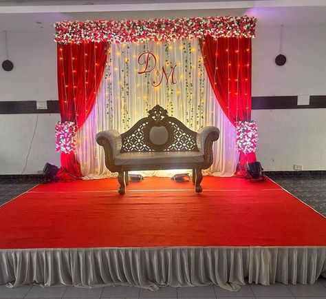 Simple Wedding Background Decoration, Function Stage Decoration, Engagement Stage Decoration Indian Simple, Indian Wedding Reception Backdrop, Wedding Stage Design Backdrop Ideas, Mrg Decoration, Stage Decorations Wedding, Decoration For Engagement, Haldi Function Decoration