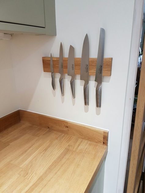 Magnetic Knife Holder Kitchen, Knife Holder Ideas, Under Cabinet Knife Storage, Knife Magnet, Knife Wall, Kitchen Knife Holder, Knife Display, Magnetic Knife Rack, Knife Organization