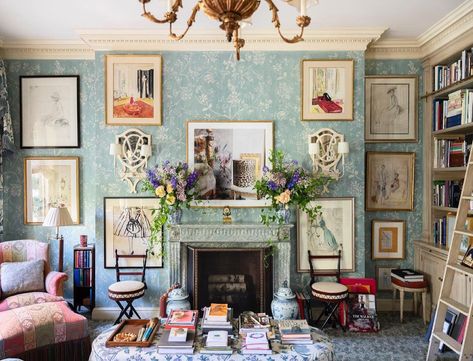 Charlotte Moss, White Floral Arrangements, Glam Pad, Flower Room, Large Centerpiece, Create A Signature, Hamptons House, Luxe Interiors, New York Apartment