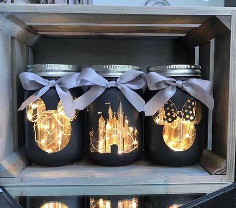 Toples Kaca, Diy Mason Jar Lights, Deco Disney, Rustic Wedding Decorations, Idee Cricut, Disney Rooms, Wallpaper Disney, Diy Jar Crafts, Disney Home Decor