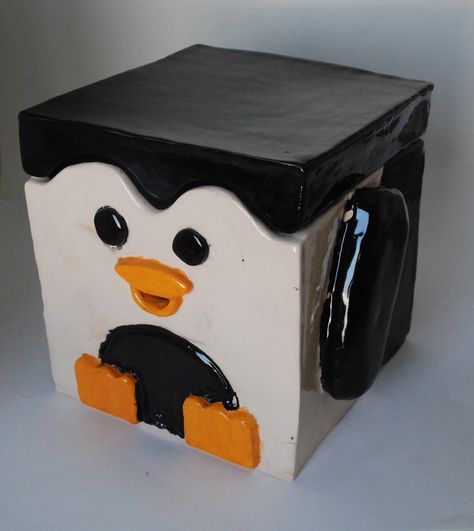 penguin! Clay Box, Kids Clay, Kids Pottery, Ceramic Boxes, Native American Pottery, Slab Pottery, Ceramics Pottery Art, Ceramics Projects, Clay Art Projects